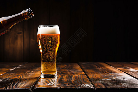 可口的冰镇啤酒背景图片