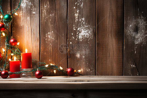 木板前的蜡烛装饰图片