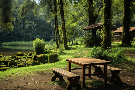 湖边的野餐桌与长凳图片