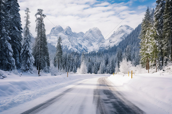 冰雪覆盖的山路图片