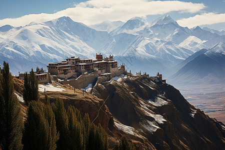 山峰中的建筑图片