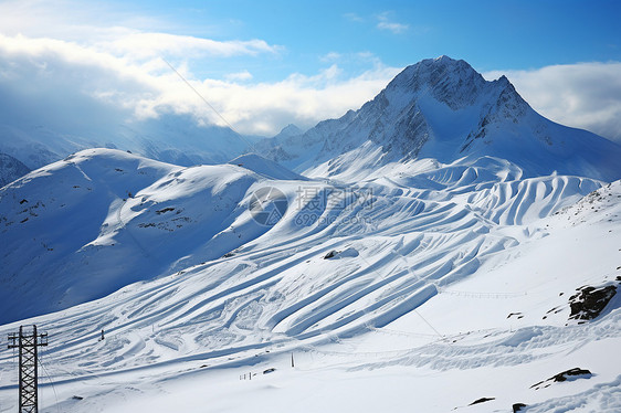 冬日雪山滑道图片