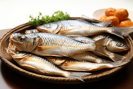 新鲜烹饪的梭子鱼食材背景图片