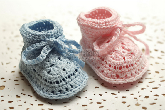 两只钩织婴儿鞋图片