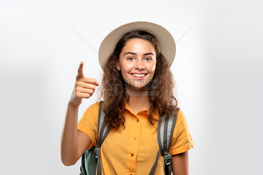 背包旅行的青年女子图片