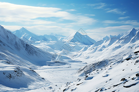 白雪皑皑的山峰背景图片