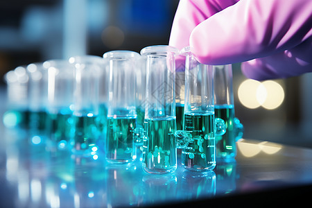 实验室里的蓝色溶液图片