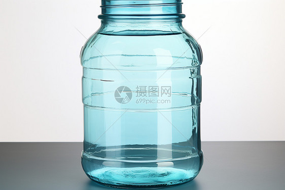 清爽透亮的水晶蓝色瓶子图片