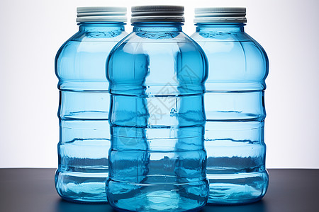 三个大蓝色水瓶背景图片
