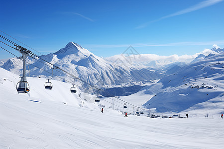 雪山中的滑雪场高清图片