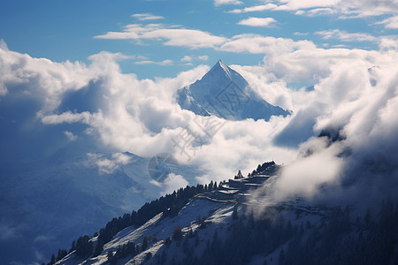 日出雪山山峰的美丽景观图片