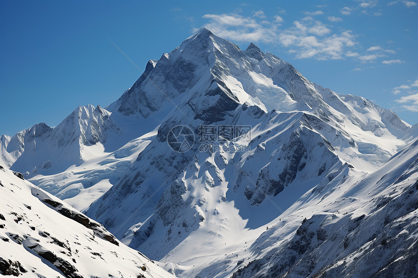 冰雪皑皑的高山图片