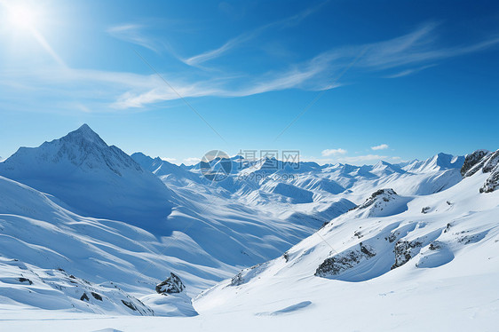 冬季白雪山谷景观图片