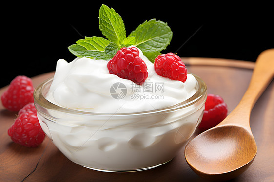 草莓酸奶甜点图片