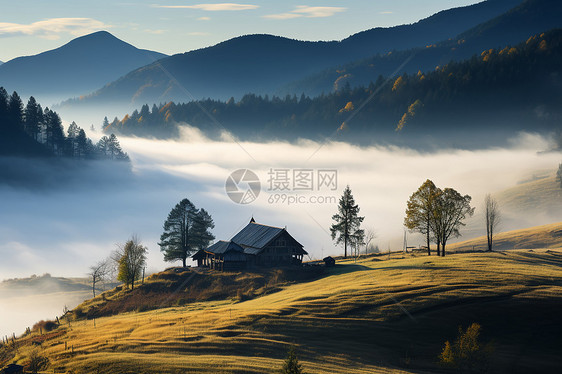 烟雾笼罩中的小山图片