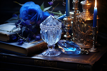 玻璃杯与蓝色水晶图片
