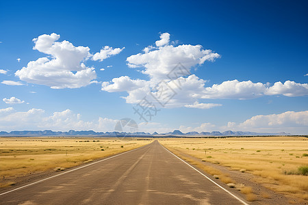 蓝天白云下的空旷道路图片