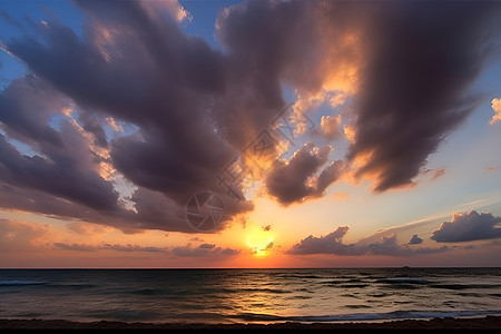 夕阳余晖下的海洋天空景观图片