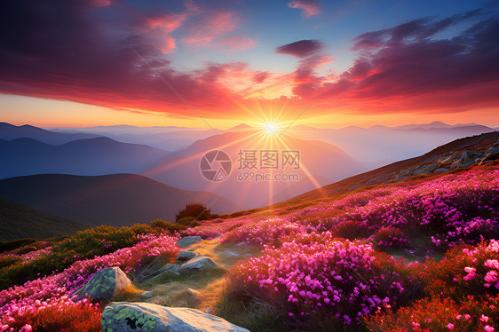 夕阳下的美丽山峦图片