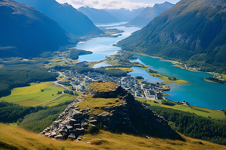 群山之巅湖光山色的美丽景观背景图片