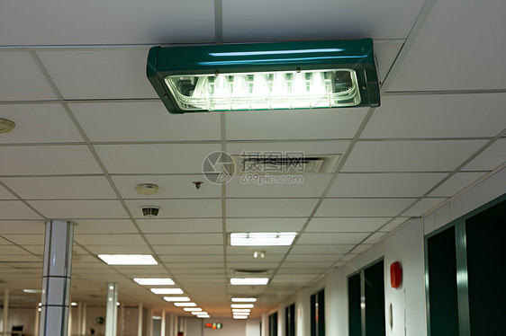 企业办公大楼的灯具图片