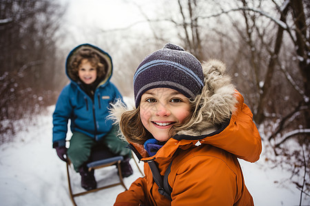 冬日里快乐滑雪的母子背景图片