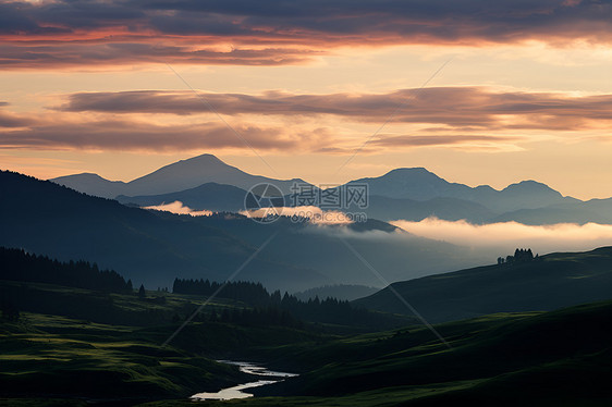 美丽的日出山谷景观图片