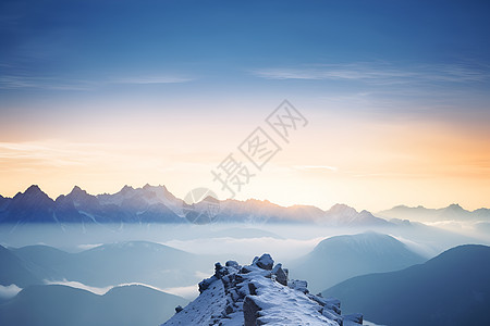 冬季山谷日出云海的美丽景观背景图片