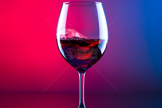 迷人的红酒杯图片