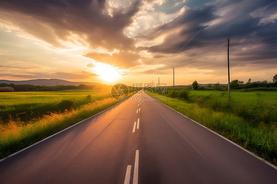 夕阳下乡村道路图片