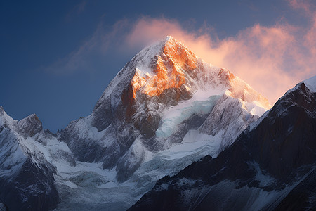 冬天的雪山山脉图片