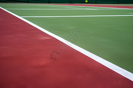 绿红的网球场图片