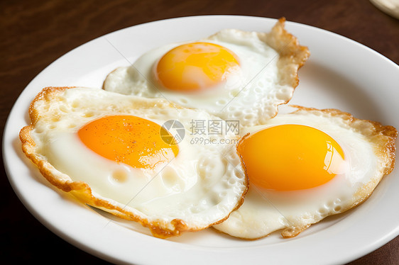 盘子里健康的鸡蛋图片