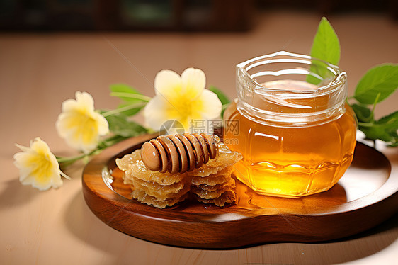 桌子上的蜂蜜图片