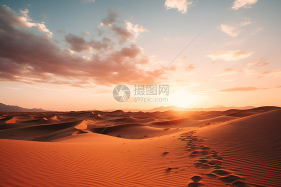 日出时刻下的沙漠图片