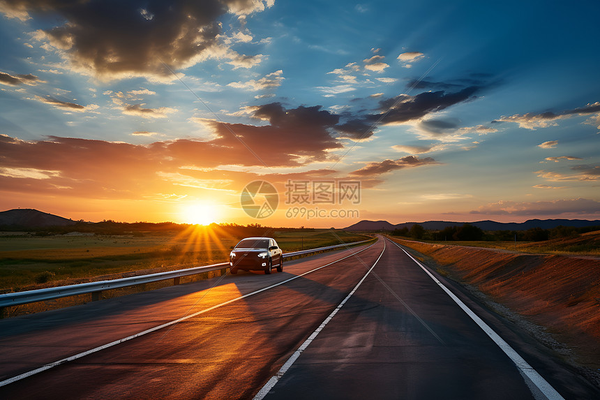 日落时夕阳下的一辆汽车图片