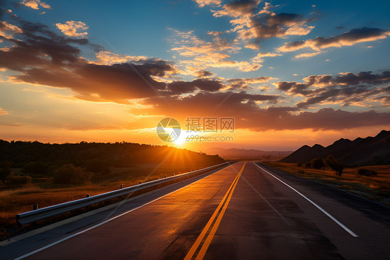 日落下的公路夜景图片