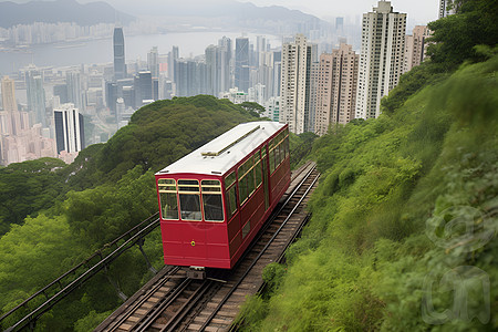 山坡轨道上行驶的电车背景图片