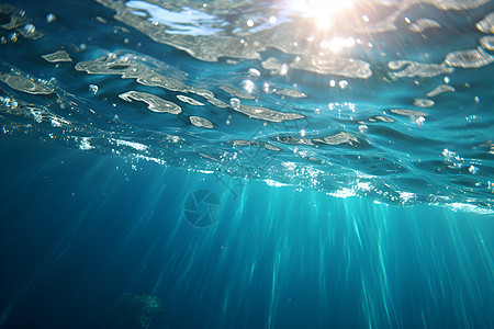 海底阳光下的碧蓝海洋图片