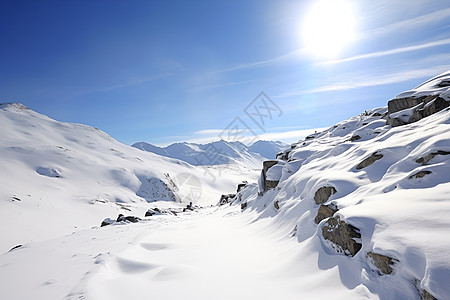 冬日的雪山图片