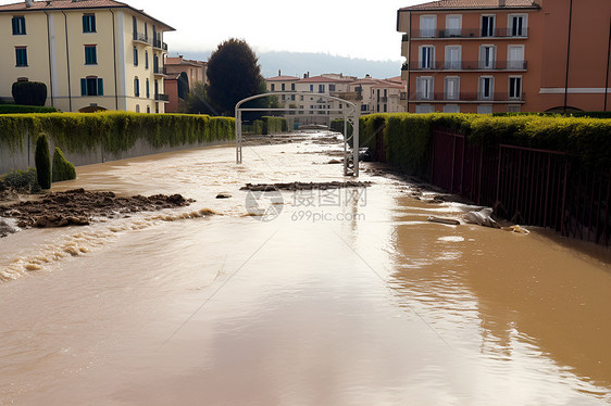 洪水中的城市街道图片