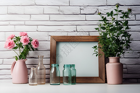 桌上的花瓶和相框背景图片