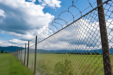 草地围栏守护的铁丝网背景