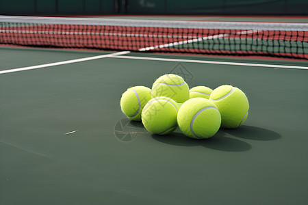 球场地上的网球背景图片
