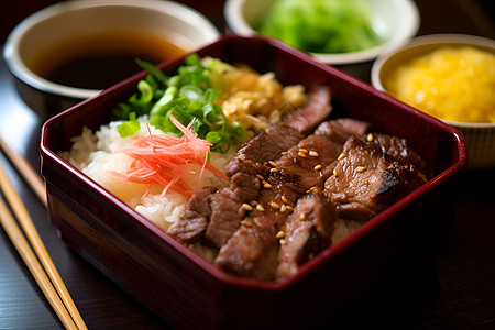 牛肉饭搭配黑椒牛肉饭高清图片