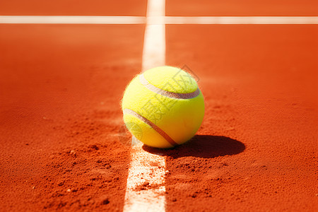 网球场上的一个网球背景图片