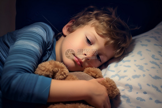 睡觉的小男孩图片