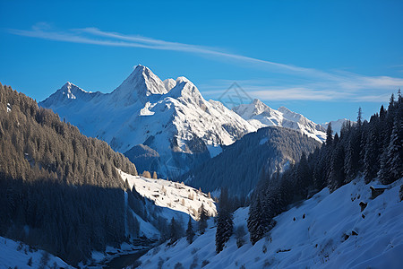 白雪皑皑的群山图片