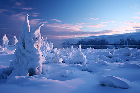 白雪皑皑山水静谧图片