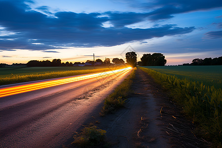 夕阳下的道路背景图片